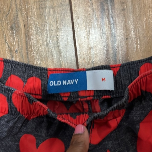 Old Navy Mens Red Heart Patterned Shorts Dark Black Sz Medium Comfy Cozy Relaxed - Picture 3 of 8